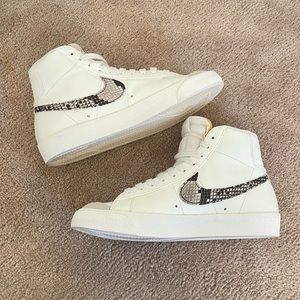 Nike Blazer Mid ‘77 Snakeskin Sneakers Women’s SIZE 7US
